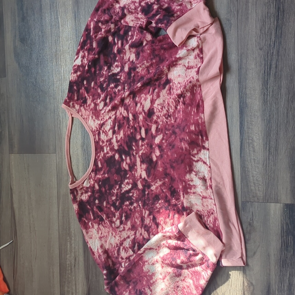 Derek Heart Open Back Cropped Pink Sweater